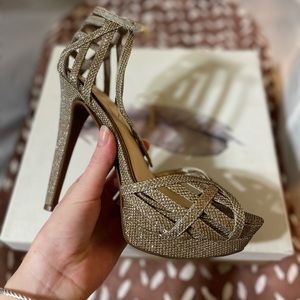 Jessica Simpson Gold Heels